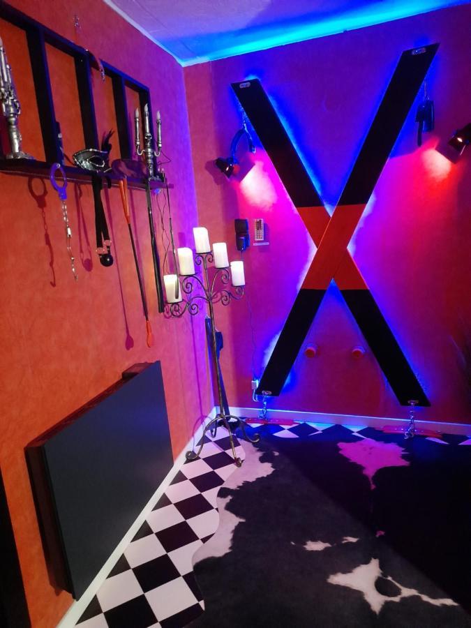Love Room Le Rouge Et Noir Barr Exterior foto